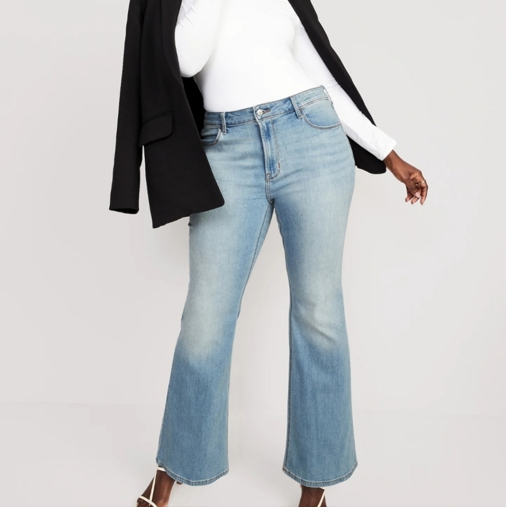 Old Navy High Rise Flare Light Wash Jeans Size Women's 16 - Picture 3 of 13